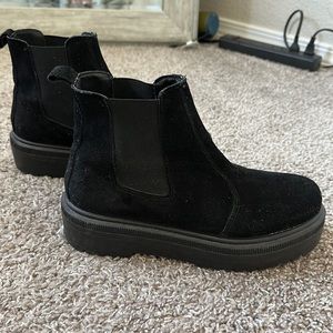 Urban Outfitters Chelsea Boot